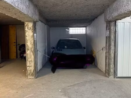 garage ferme à vendre dans une copropriété sécurisée