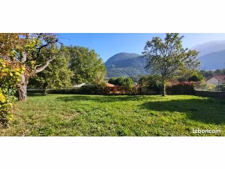 terrain constructible viabilisé de 566 m2 à saint pierre de mésage