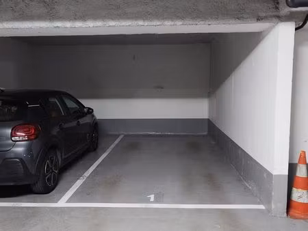 location place de parking - résidence sécurisée avec caméras - montreuil proche métro  110