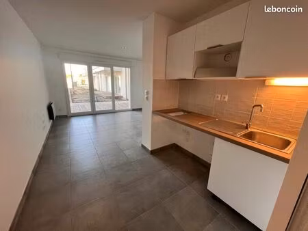 studio 1 pièce 28 m²