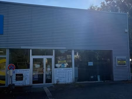 bâtiment artisanal commercial - saumur - axe passager