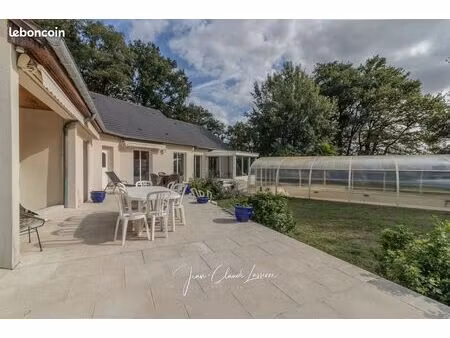 propriété 6 pièces 240 m²