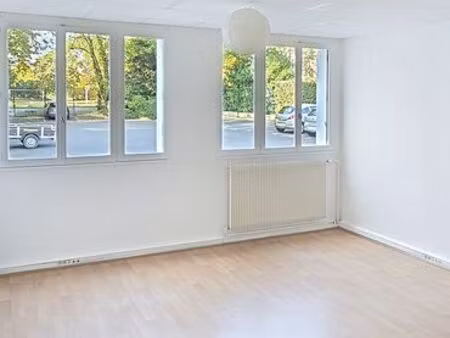 ? à louer – bureau 25 m² avec vue sur parc arboré au sein d’un espace “santé & bien-être” 