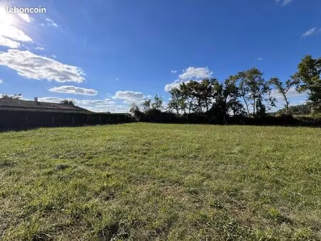 ecoyeux terrain 833m2 - 25000 - 12mn saintes