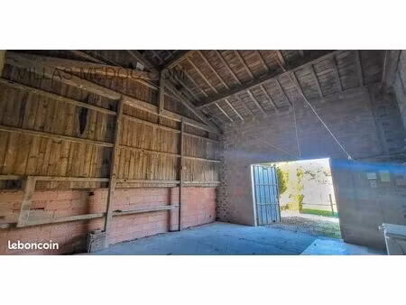 bâtiment 1 pièce 45 m²