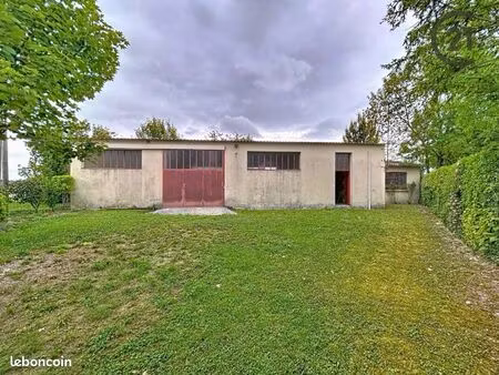 local commercial / garage / entrepôt