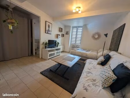 studio dans une maison de village