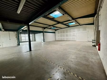 local bureaux 466 m²