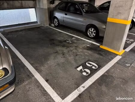 place de parking urgent ◊