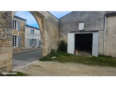 garage / box en pierres possibilité habitation