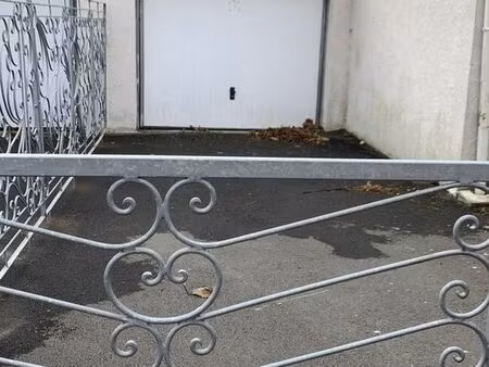 garage 18 m2 + parking fermé 25 m2