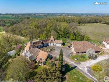 maison 15 pièces 675 m²