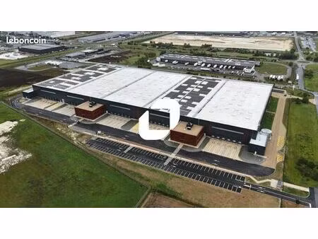 local industriel 6 833 m²