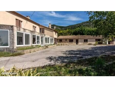 propriété 9 pièces 160 m²