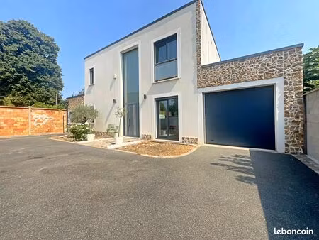 maison récente proche gare rer c dans un quartier calme