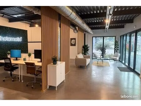 bureau standing 130m2