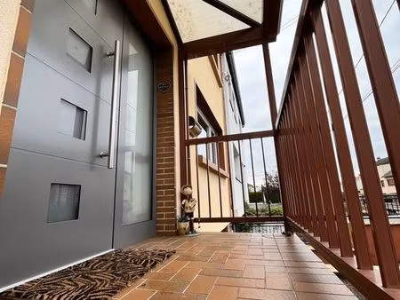 a visiter belle maison soignée quartier calme avec garage et beau jardin