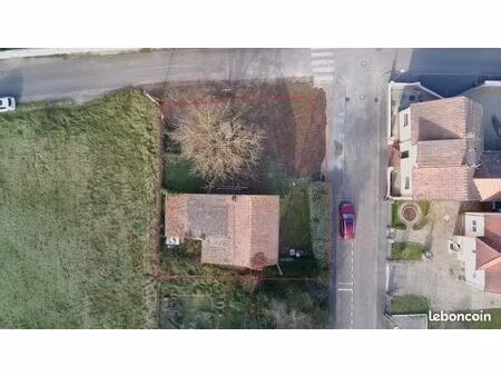 terrain avec une dépendance et atelier