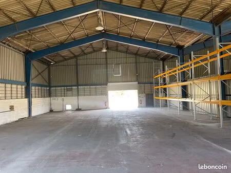 hangar de stockage industriel  plusieurs surfaces disponibles