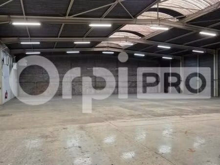 local d'activité 1 616 m²