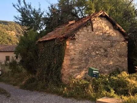 cabanon en pierres sur terrain constructible hautes-alpes