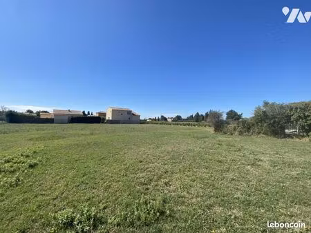 terrain 1178 m² violes