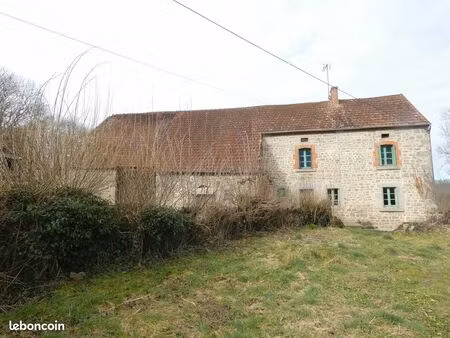 maison à rénover  grange attenante et terrain attenant de 6.000m²