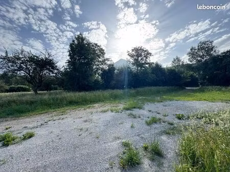 terrain 377 m² aubessagne