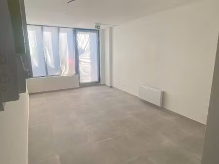 local 25m2 à louer  pas de porte à 25k