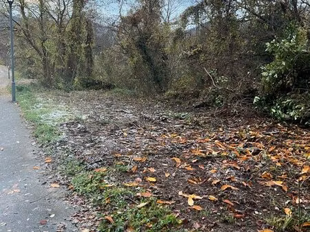 sur les auteurs de barr terrain à vendre