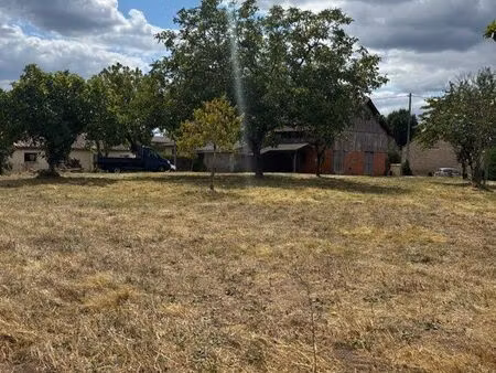 terrain constructible avec hangar