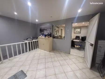 commerce divers 31 m²