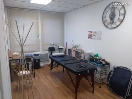 bureaux evry 23m² - sans frais d'agence - parking & charges incluses