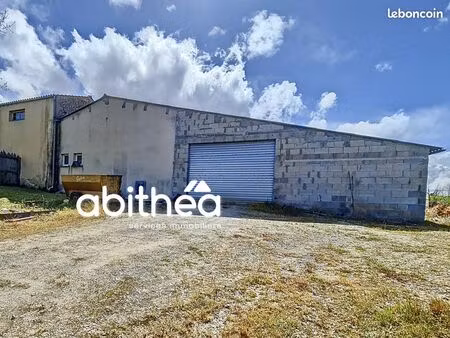 parking/box 5 pièces 130 m²