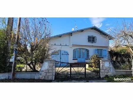 maison d'habitation avec dépendances centre bourg d'auros