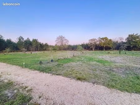 terrain 582 m² garein