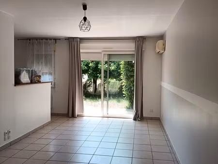 vends appartement 2 pièces en rez-de-chaussée avec jardiner de 40 mètres carrés