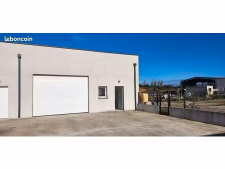 local avec bureaux à louer