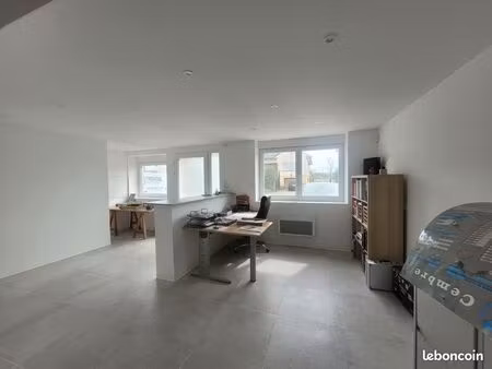 location local commercial rénové à neuf 80 m²