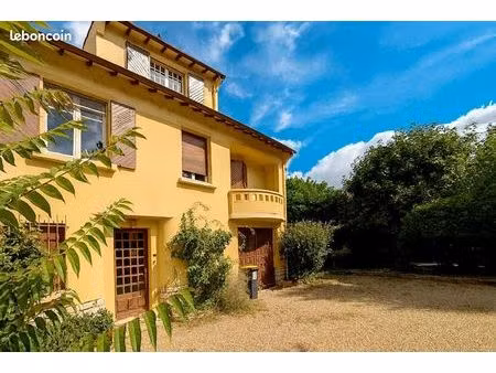 maison 10 pièces 230 m²