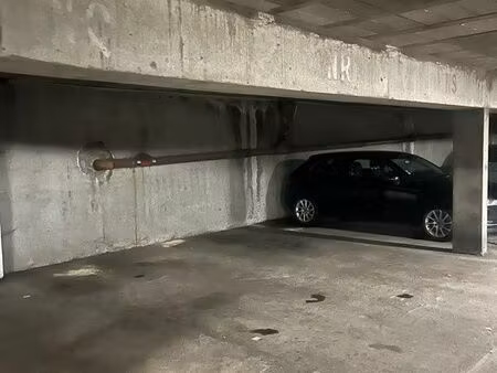 place de parking sous-terrain