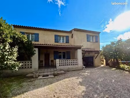 maison (2 appartements) de 137 m2 sur garéoult à 30 min de toulon