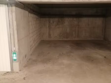 place de parking sous terrain sécurisé