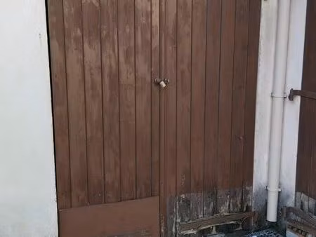 draguignan centre - box fermé rdc ~11 m² - accès véhicule résidence - idéal stockage