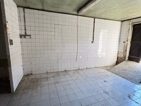 draguignan centre - box fermé rdc ~25 m² - accès véhicule résidence - idéal stockage