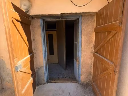 draguignan centre - box rdc ~15 m² - accès par 2 portes - idéal stockage/bricolage