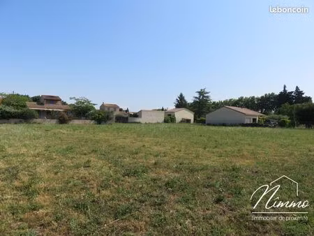 terrain 757 m² violès