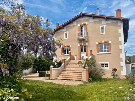 maison 300 m² + 2 gîtes – calme & revenus locatifs