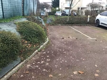 vends parking extérieur