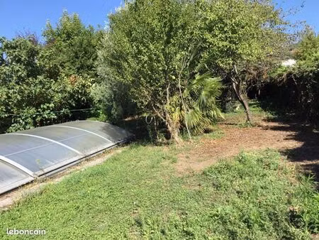 terrain constructible (possibilité de faire 3 parcelles)